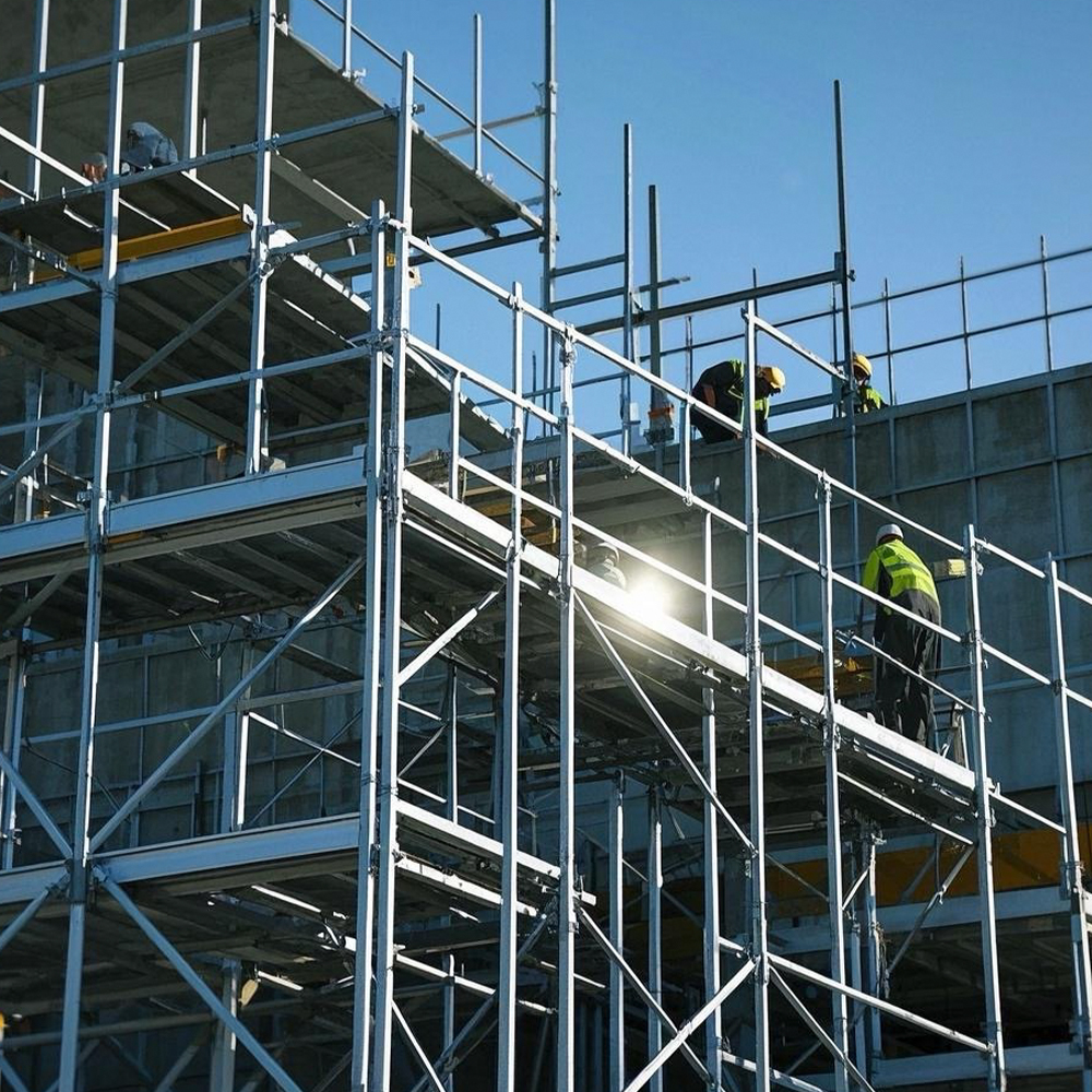 Andamios ligeros de aluminio para la construcción: montaje, capacidad de carga y seguridad 